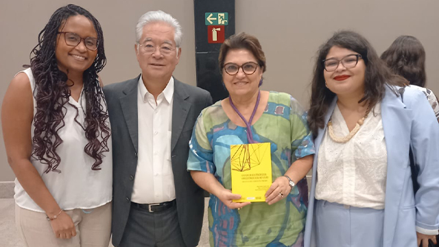 Livro feito em parceria com o Instituto Lula é lançado em Brasília